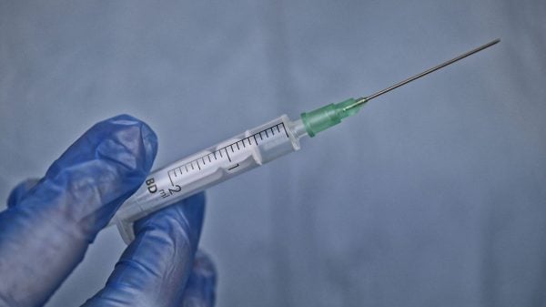 paises-da-europa-comecam-a-aplicar-vacina-da-pfizer-contra-covid-19
