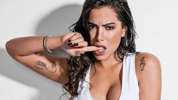 anitta-surpreende-em-talk-show-e-diz-que-fez-curso-para-massagear-testiculos