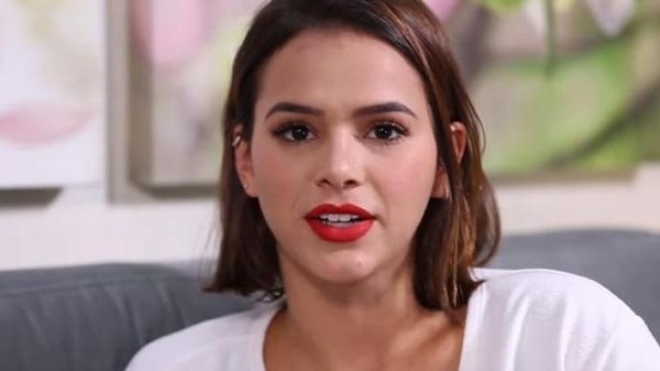 bruna-marquezine-exibe-tatuagem-com-erro-ortografico-e-internet-faz-piada