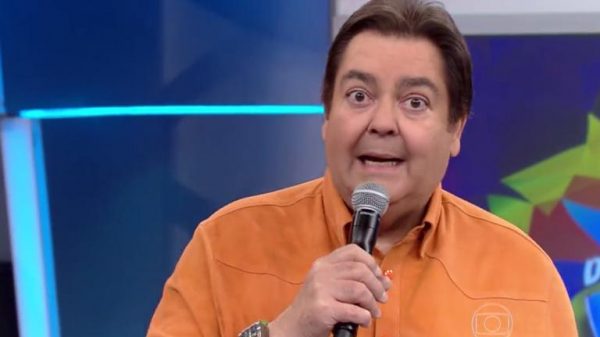 faustao-manda-recado-em-comentario-politico-e-causa-frisson-na-web