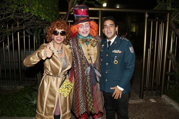 eles-se-esbaldaram-em-animada-festa-a-fantasia
