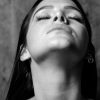 bruna-marquezine-posta-foto-de-topless