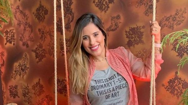 camilla-camargo-posa-gravida-na-praia-e-ganha-elogios-dos-fas