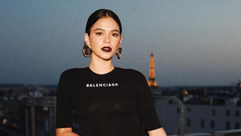 bruna-marquezine-ostenta-look-luxuoso-em-paris