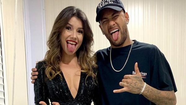 neymar-faz-surpresa-em-show-de-paula-fernandes