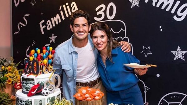 alexandre-pato-ganha-festa-surpresa-de-rebeca-abravanel