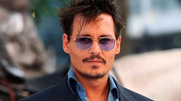 fotos-de-johnny-depp-no-chao-da-cozinha-e-cocaina-na-mesa-circulam-na-web