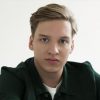 confira-o-novo-clipe-de-george-ezra,-‘pretty-shining-people’