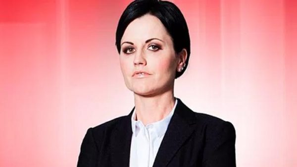 morre-dolores-o’riordan,-a-voz-do-cranberries