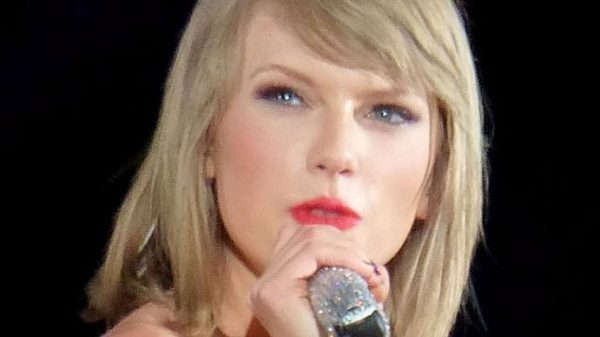 taylor-swift-vende-1-milhao-de-copias-em-5-dias!