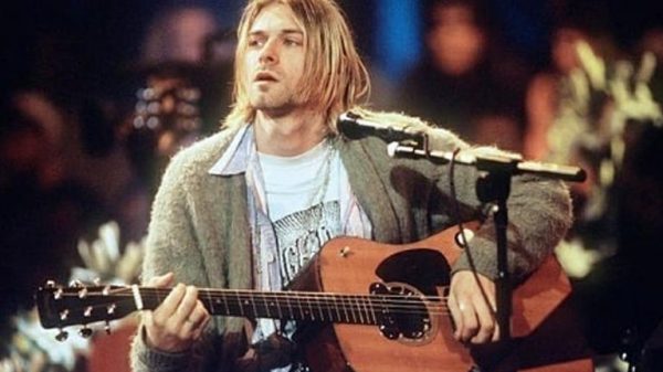 violao-do-nirvana-usado-no-mtv-unplugged-e-arrematado-por-us$-6-milhoes-em-leilao