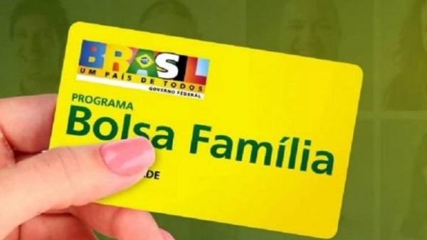 caixa-paga-4a-parcela-de-auxilio-a-beneficiarios-do-bolsa-familia