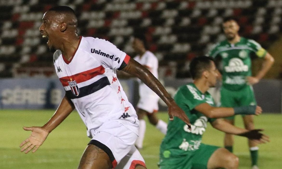 serie-b:-botafogo-sp-atropela-chapecoense-e-ainda-respira