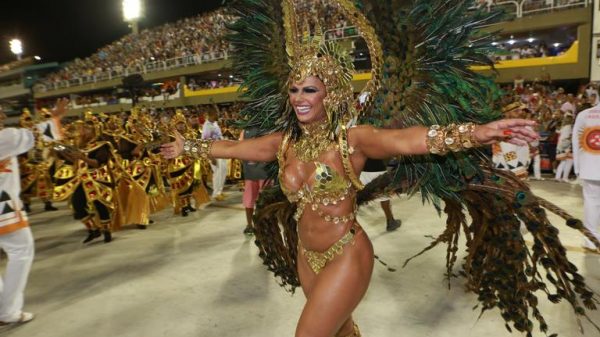 viviane-araujo-celebra-mais-um-carnaval-como-rainha-de-bateria-do-salgueiro-em-desfile-das-campeas