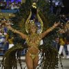 rainha-das-rainhas-de-bateria,-viviane-araujo-encarnou-‘deusa-egipcia’-no-desfile-do-salgueiro
