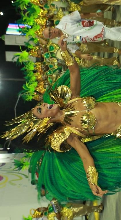 juliana-paes-comanda-‘batalhao-de-famosos’-em-desfile-da-grande-rio