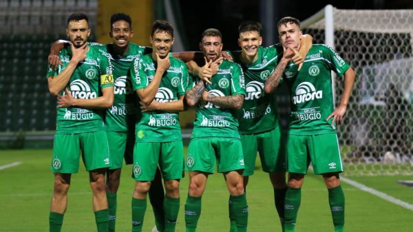 serie-b:-chapecoense-garante-volta-a-elite-do-futebol-brasileiro