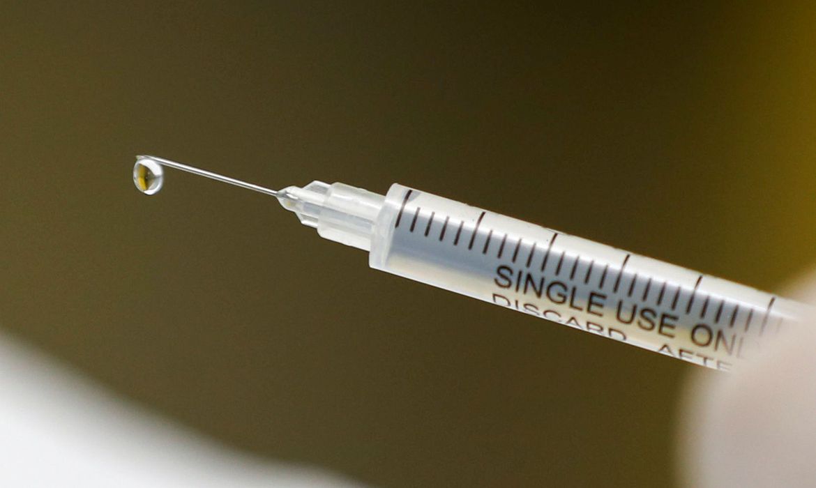 brasil-vai-buscar-2-milhoes-de-doses-de-vacina-na-india