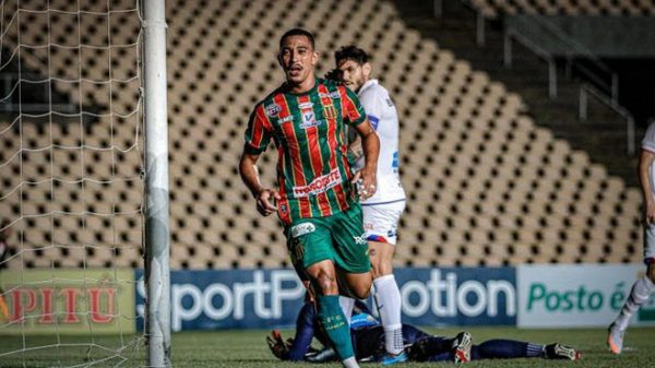 serie-b:-sampaio-correa-vence-parana-e-ainda-sonha-com-acesso