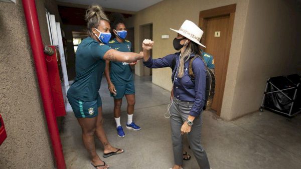 marta-se-apresenta-para-periodo-de-treinos-da-selecao-feminina