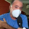 Tony Ramos se emocionou em entrevista após receber a vacina contra a covid (Foto: Reprodução GloboNews)