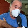 Tony Ramos se emocionou em entrevista após receber a vacina contra a covid (Foto: Reprodução GloboNews)