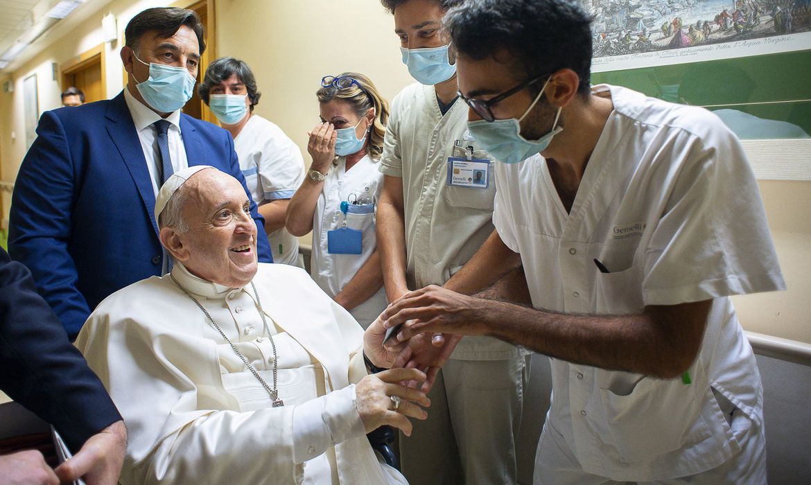 papa-francisco-ficara-no-hospital-por-mais-alguns-dias,-diz-vaticano