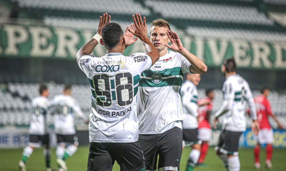 coritiba-empata-com-crb-e-perde-chance-de-colar-no-lider-da-serie-b