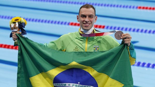 olimpiada:-fernando-scheffer-fatura-bronze-na-natacao