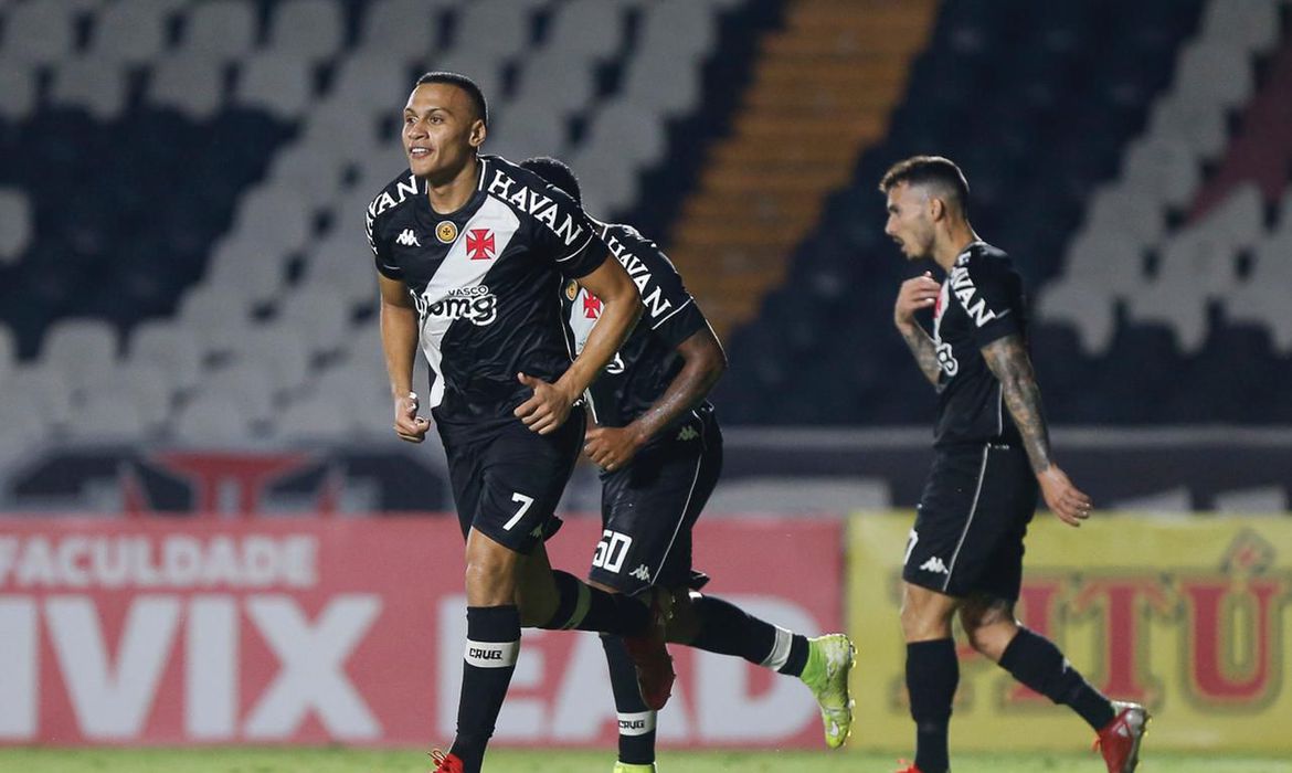 Vasco derrota Vila nova no estádio do São Januario