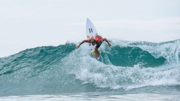 Surfe: Ítalo Ferreira avança direto na abertura da etapa mexicana