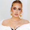 Adele negou rumores de fim de relacionamento com post nas redes