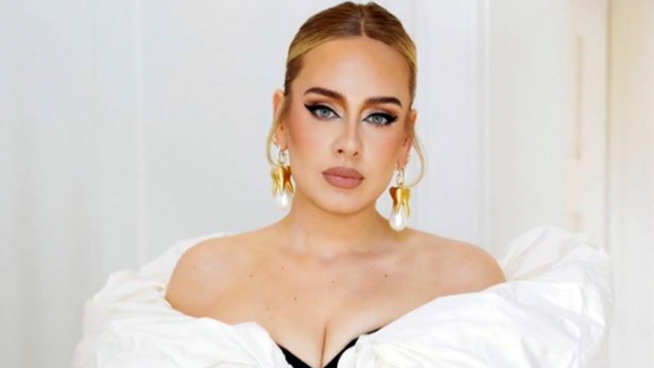 Adele negou rumores de fim de relacionamento com post nas redes