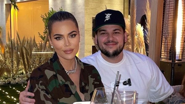 Rob Kardashian posa com a irmã Khloe em jantar familiar