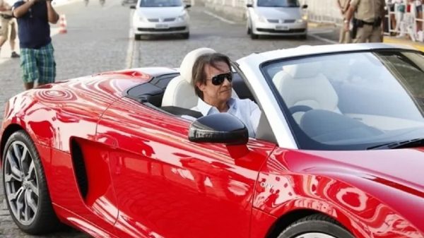 Carro milionário do rei Roberto Carlos
