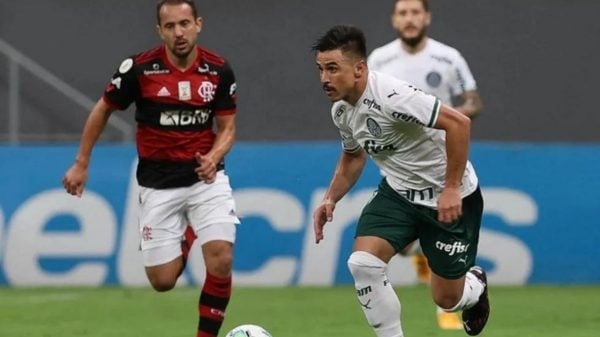 Jogadores de Palmeiras e Flamengo se encontram nesse sábado (27) para grande final da Libertadores 2021 em Montevidéu.