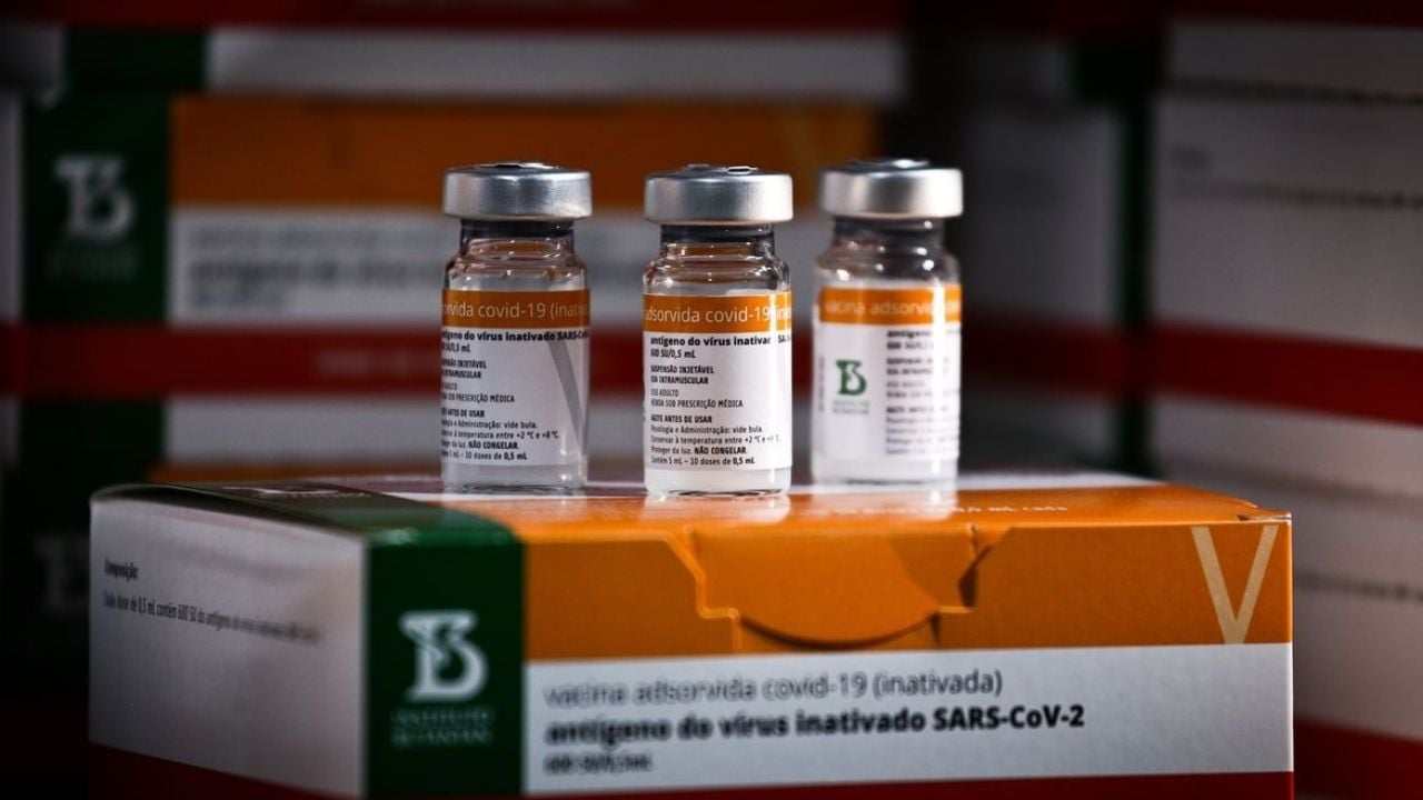 Reino Unido libera entrada de turistas vacinados com Coronavac