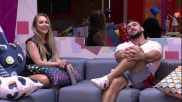 O ex-BBB Arthur Picoli revelou aos seguidores que bloqueou Carla Diaz no Instagram. (Foto: Istoé)