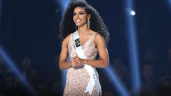 A ex-Miss USA Cheslie Kryst foi identificada como a mulher que pulou de um prédio em Nova York em 30 de janeiro de 2022 (Reprodução)