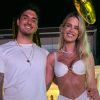 Gabriel Medina com Yasmin Brunet durante o réveillon (Foto: Reprodução Instagram)