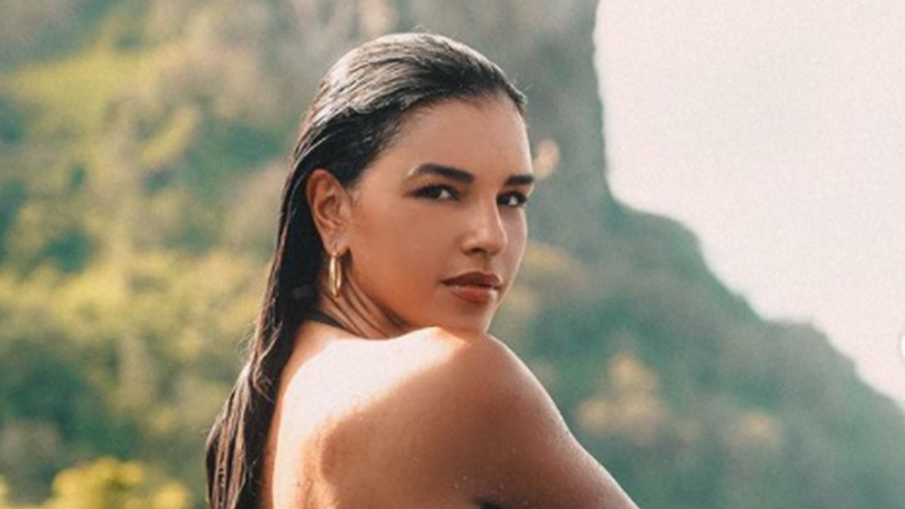 Mariana Rios exibiu corpo perfeito de biquíni à beira da piscina (Foto: Reprodução Instagram)