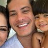 Maíra Cardi com o marido Arthur Aguiar e a filha Sophia (Foto: Reprodução Instagram)