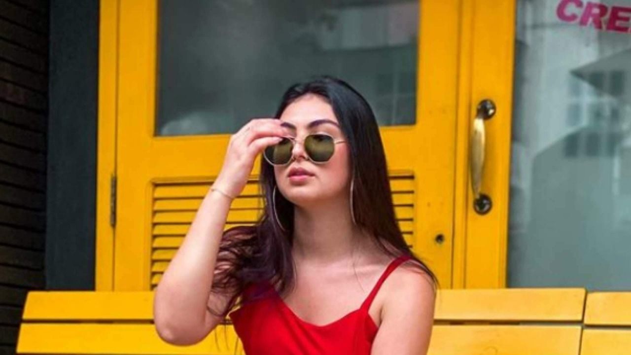 A bela modelo Carla Wellen, provocou fãs com foto no banheiro (Reprodução/Instagram)