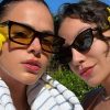 Na Bahia, as atrizes Bruna Marquezine e Priscilla Alcântara tomam sol e posam de biquíni para exibir as marquinha (Reprodução/Instagram)