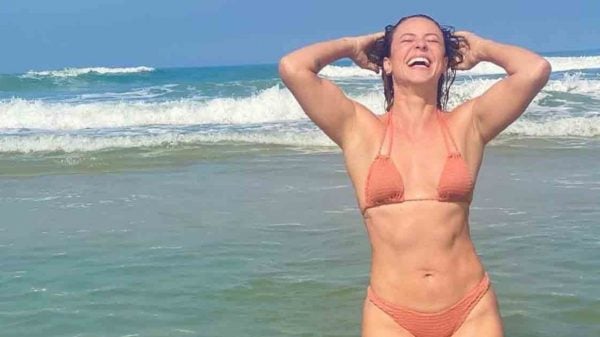 Paolla Oliveira surge exuberante ao sair do banho de mar (Reprodução/Instagram)