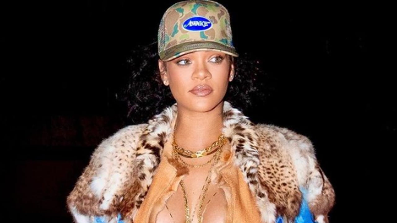 Rihanna esbanja estilo e beleza nas ruas e encanta seguidores