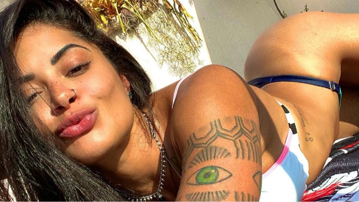 Em coreografia Aline Campos imita Luisa Sonza e põe bumbum na nuca (Arquivo)