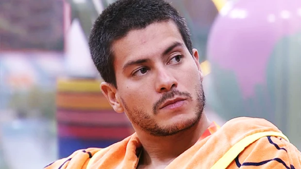 Uma possível expulsão de Arthur Aguiar tem sido discutida na internet (Reprodução)
