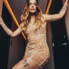 Em ensaio sensual Cleo exibe vestido e lingerie luxuosa (Instagram)
