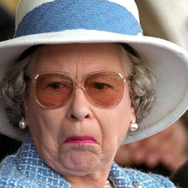 Rainha Elizabeth II tem obituário publicado por portal e viraliza nas redes